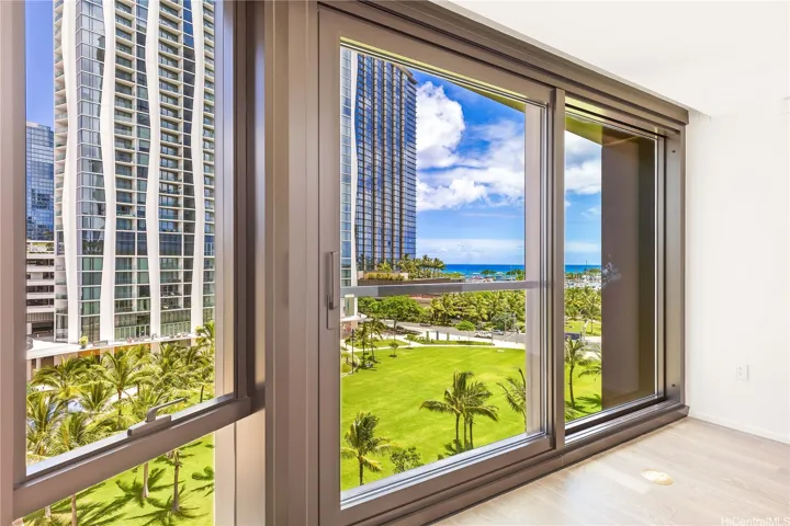 Wake up to ocean & park views!