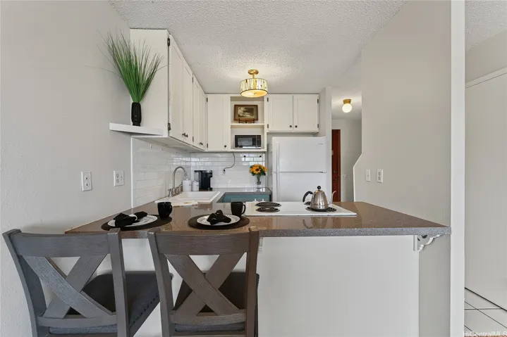 Lots of storage in the kitchen