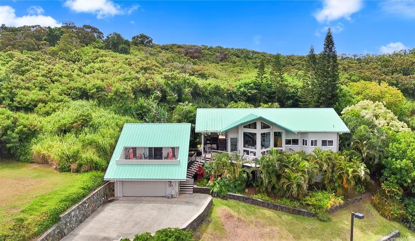 Front exterior view of 1461 Aunauna St. at the top of Keolu Summit in Hillcrest