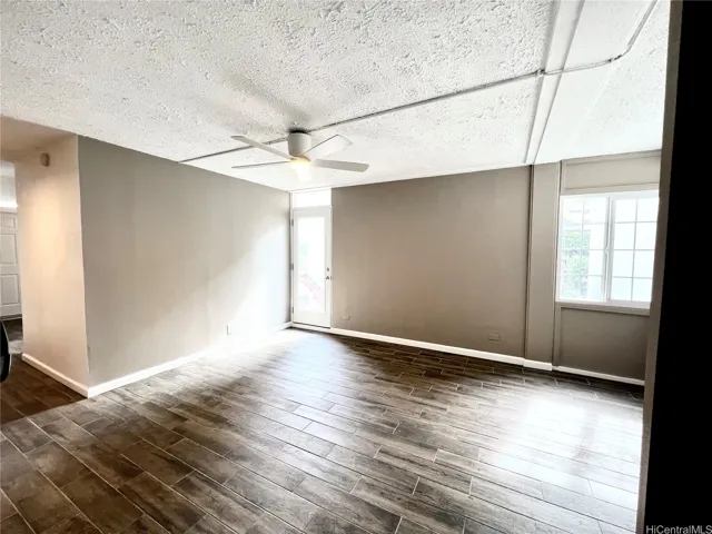 Living area with lanai access