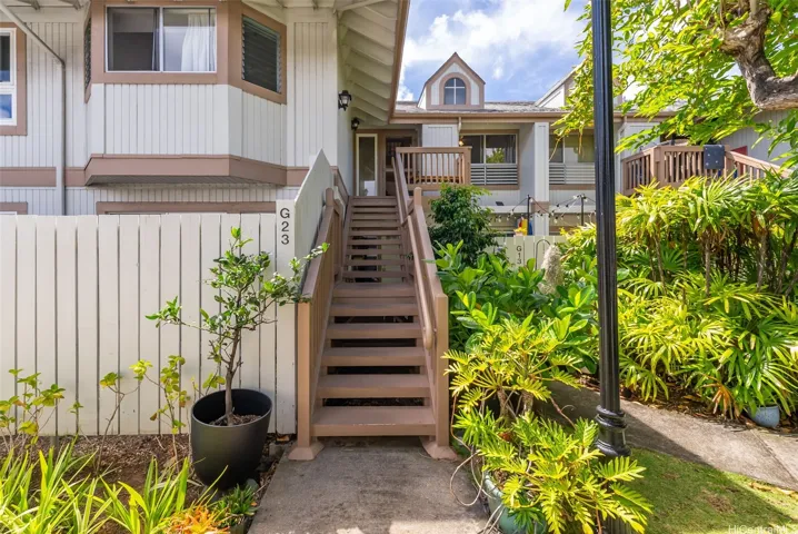 Second floor unit with nobody above