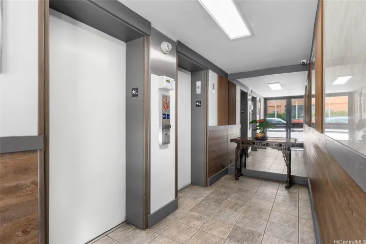 MULTIPLE ELEVATORS & MODERN TOUCHES