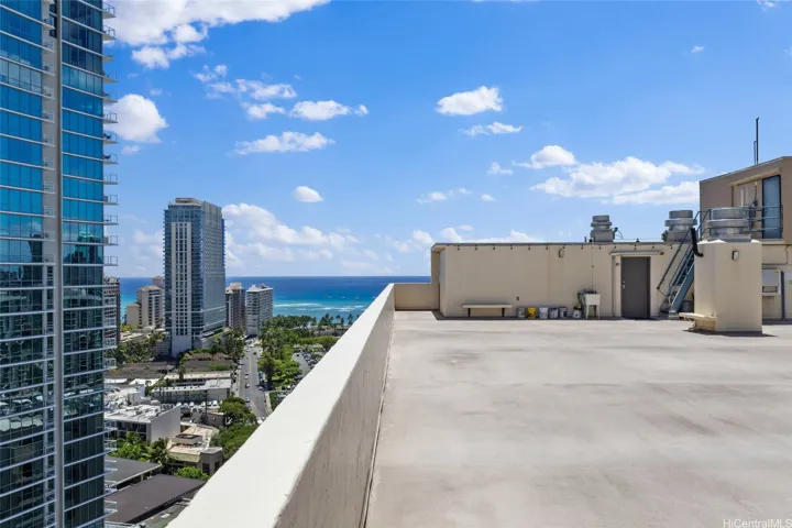 ROOFTOP DECK W/ OCEAN VIEWS