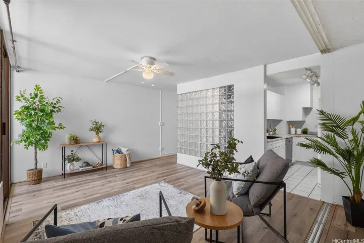BRIGHT & SPACIOUS 1-LEVEL RESIDENCE