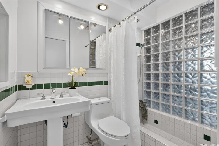 UPDATED BATHROOM W/ LARGE MIRROR CABINET
