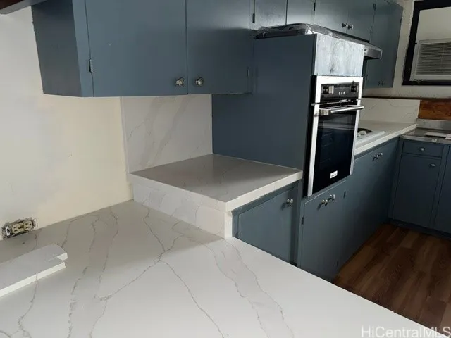 New quartz kitchen counters
