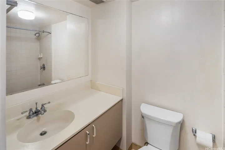 The ensuite primary bathroom.