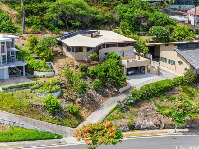 Total privacy from behind the home, great views and large entertainment lanais.