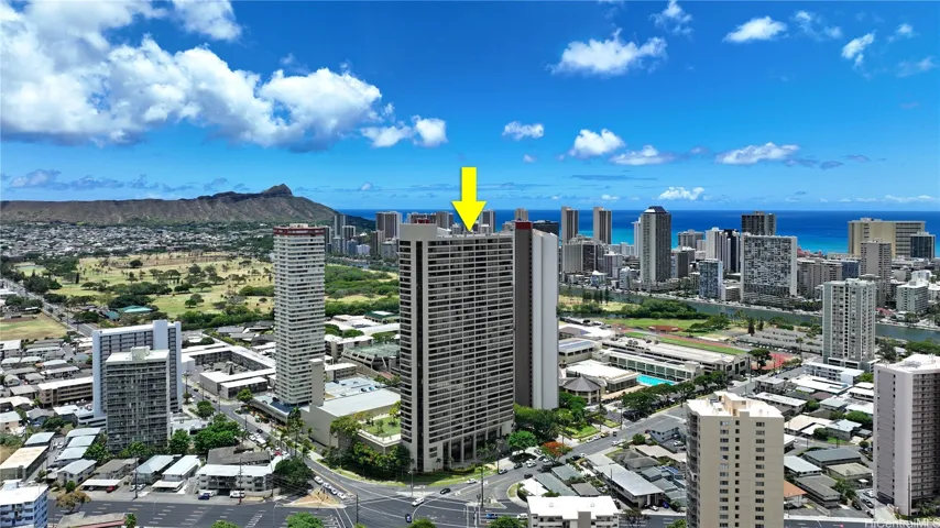 Convenient location close to UH, Iolani, Freeway, and Waikiki/Town
