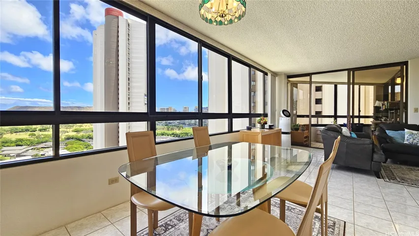 Enjoy dining with a Diamond Head view. Located near Iolani school, UH, freeway, Waikiki, and Kakaako