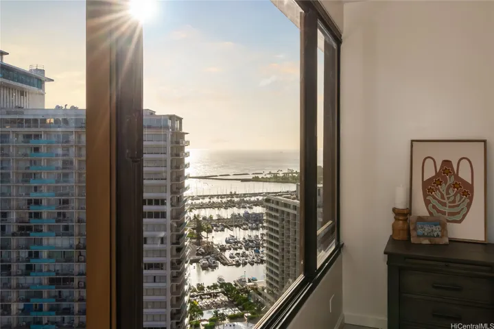 28th-floor panoramic ocean, city & sunset views — your living room backdrop every single day
