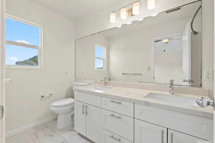 Ensuite Primary Bathroom