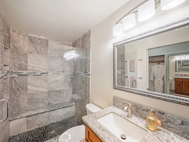 Primary en suite bathroom