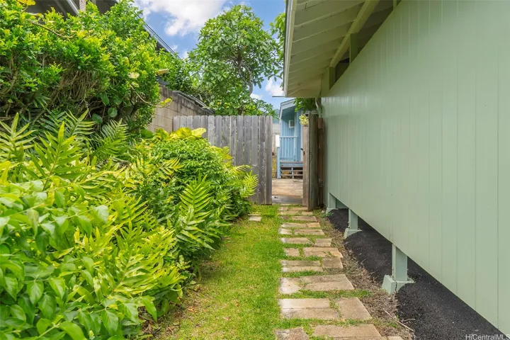Path to back cottage