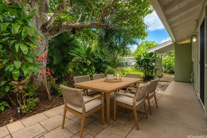Enhanced view of exterior lanai