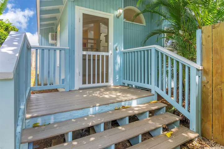 Entrance to back cottage