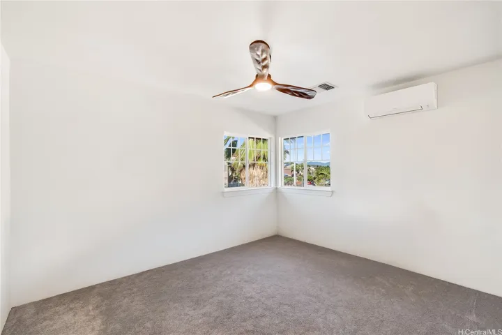 A slow-morning kind of room, ready for its next chapter.
