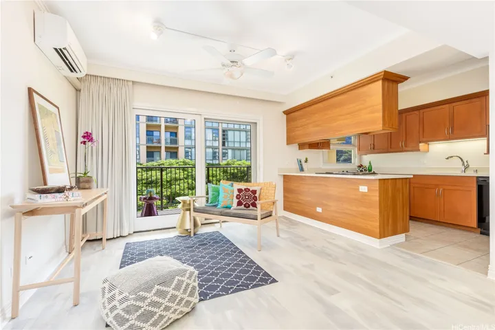 Welcome to this charming studio at Craigside in Nuuanu.