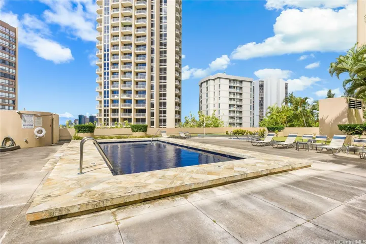 Wonderful amenities conveniently located in the building.
