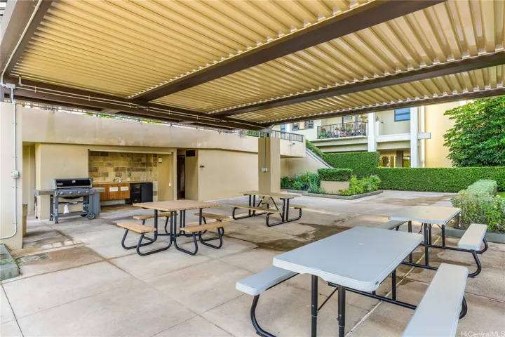 Great spaces for entertaining.