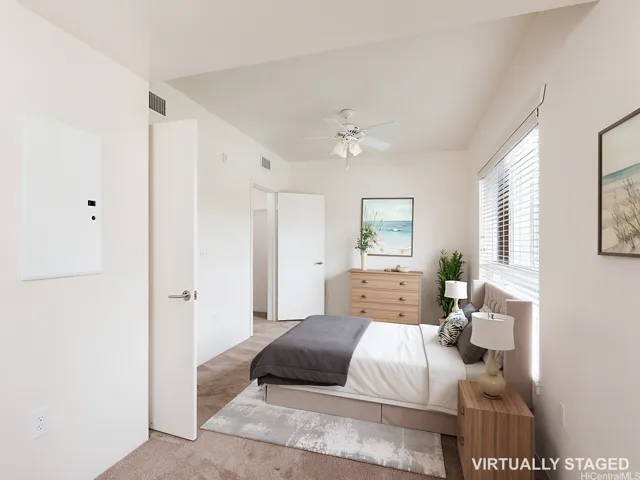 Large bedroom - virtually staged