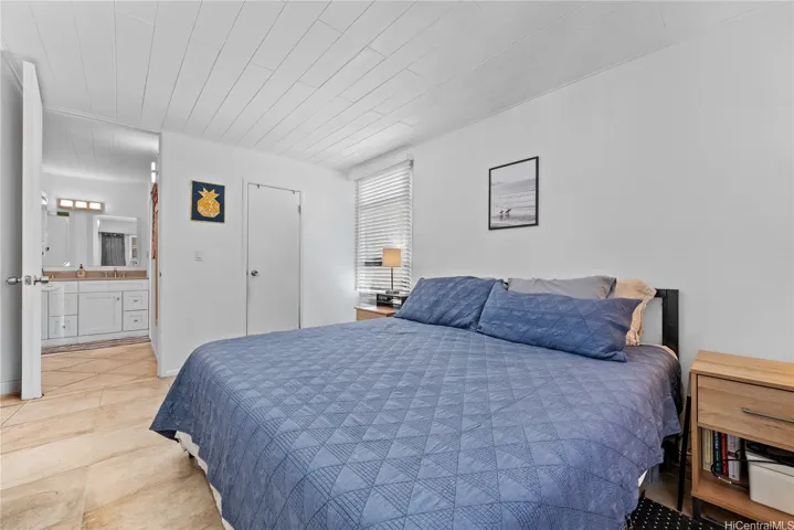 Master with walkin closet and a/c.
