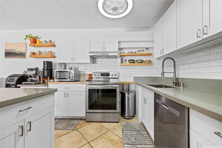 Updated kitchen with ceiling tiles throughout!