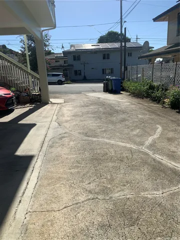 Long driveway to back house. Quiet and private