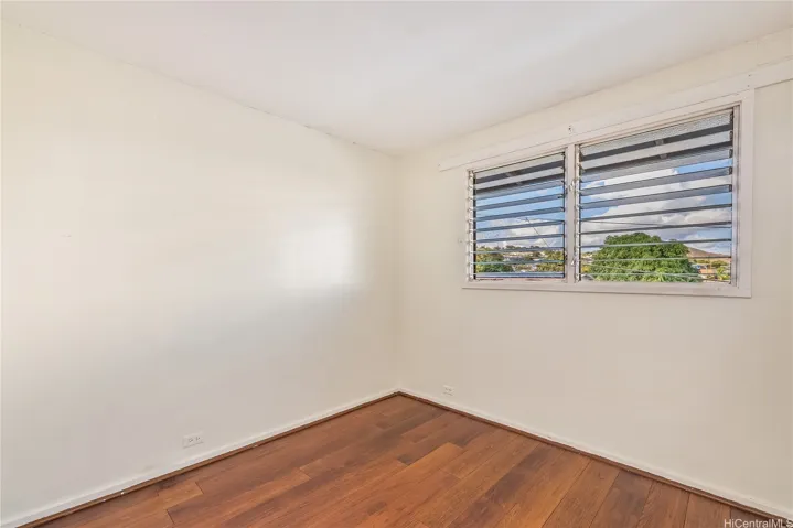Second bedroom.