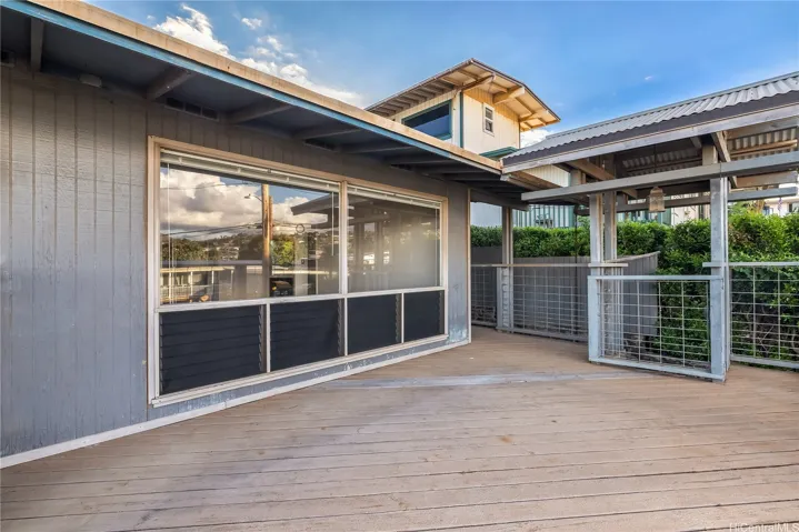 Another view of the front deck.