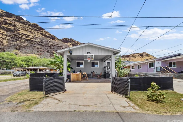 Attractive home near the beautiful mountainside.  A place to call home and feel secure. Plenty of parking and close to the amazing beach. No maintenance or association fee!