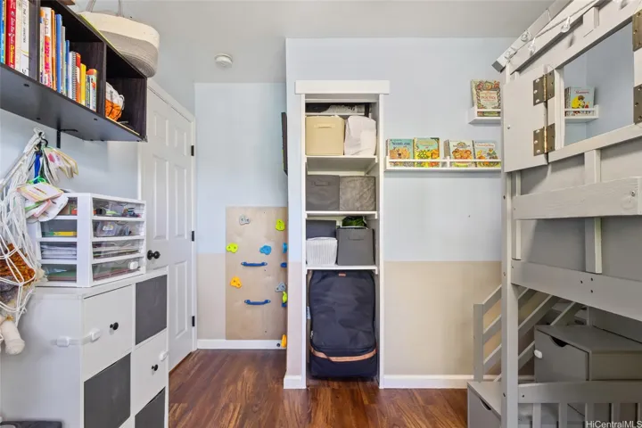 Fully updated paint, fits everything! Calming and natural look.