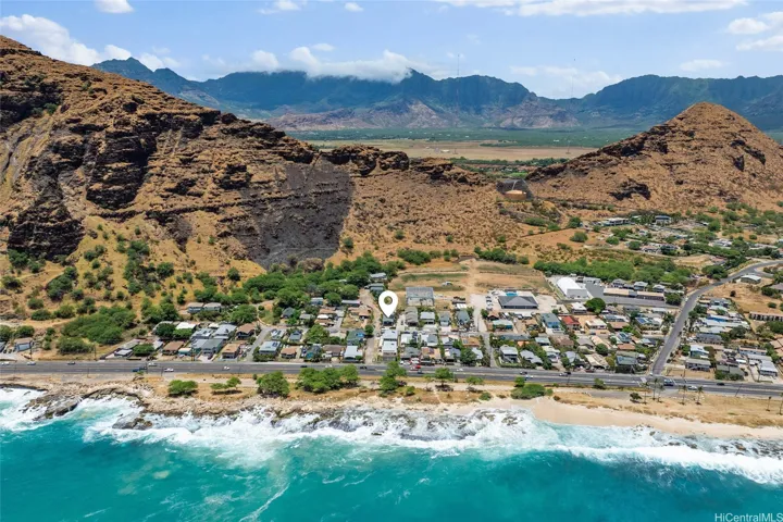The home is located at the base of the beautiful PU'U O HULU mountain.