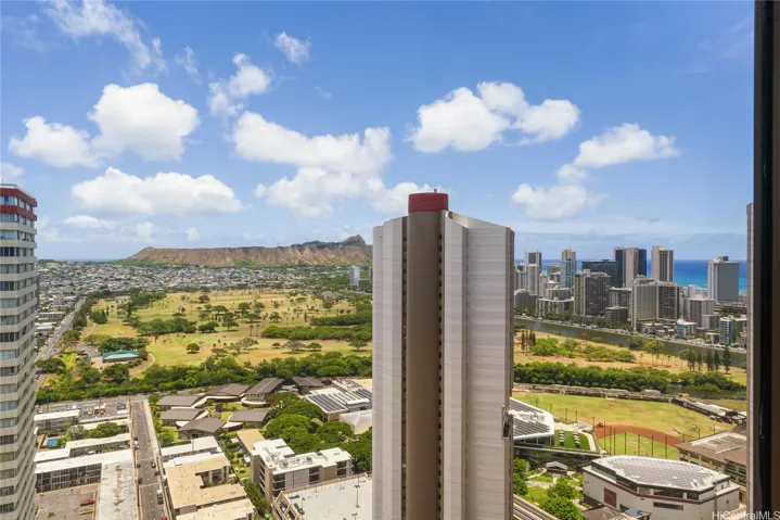 Let the beauty of iconic Diamond Head, the vibrant city, and sparkling blue ocean wash over you.