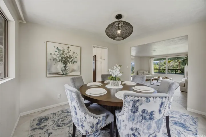 Formal dining room, conveniently located between the living room and kitchen, is perfect for gatherings and
entertaining.