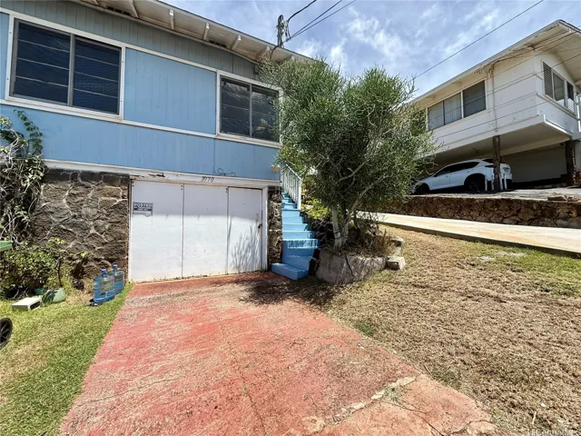 Prime Kaimuki location near local restaurants, cafés, and everyday conveniences