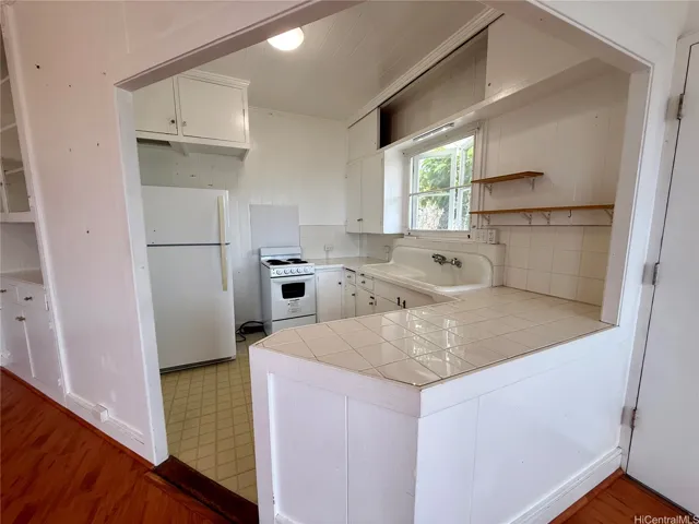 Cozy all-white kitchen with classic charm.