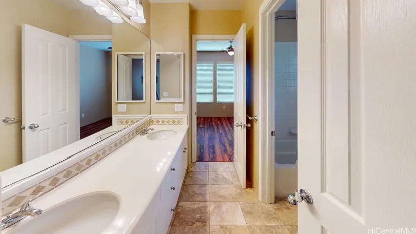 Jack N Jill Sinks Full-Bath