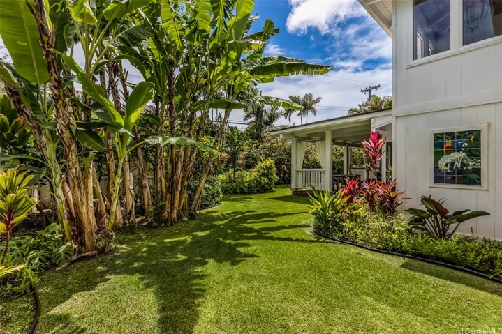 Gorgeous tropical plants with island elegance.