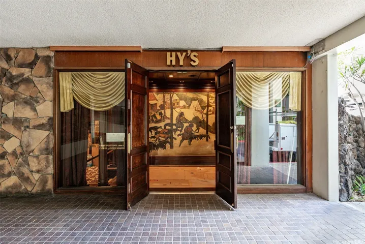 Hy's steakhouse is at your doorstep on the lobby level.