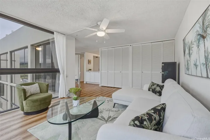 Good flow, bright & airy with lots of storage.