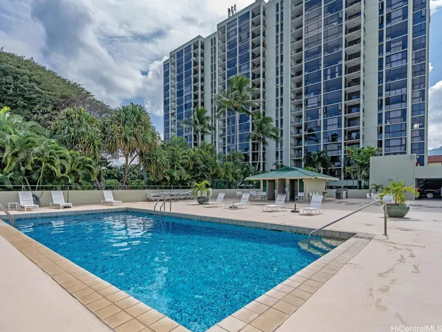 Swimming Pool & BBQ Area