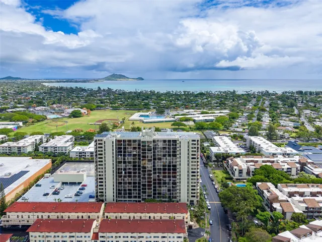 The Kailua Rec Center is just across the street.
