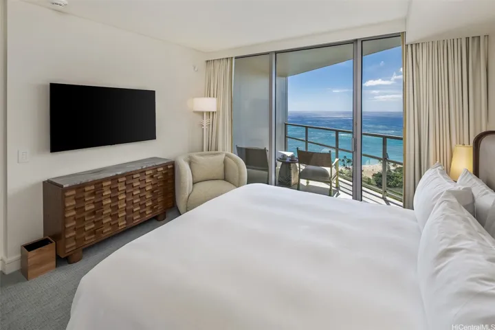 Second bedroom opens to second private lanai.