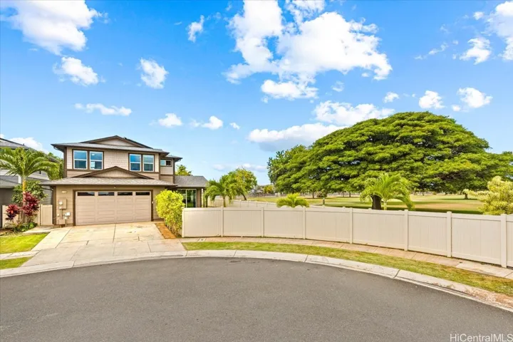 Golf Course Viewr 4-bedroom, 3-bath home