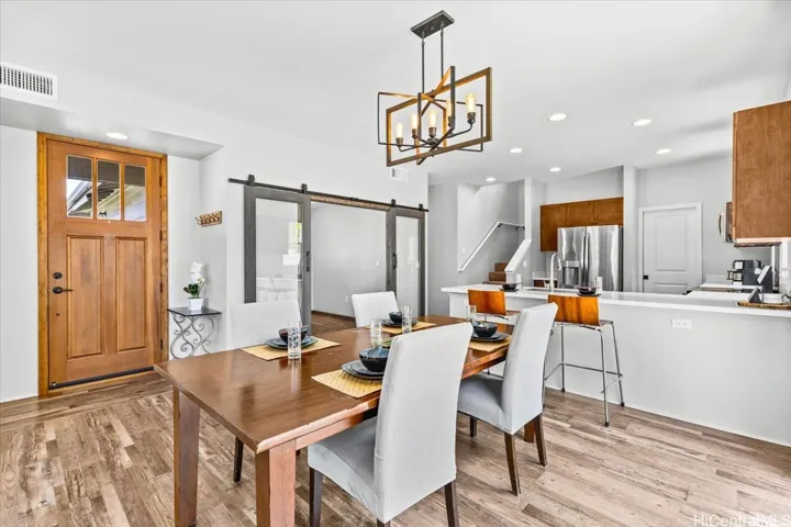 Large dining area for entertaining