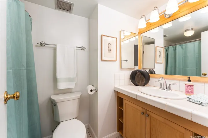 Second full en suite bathroom