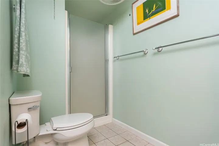 Full en suite bathroom 1