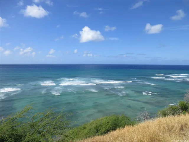 Nearby Diamond Head Lookout
