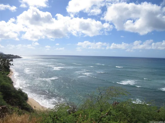 Nearby Kuilei Cliffs Beach Park